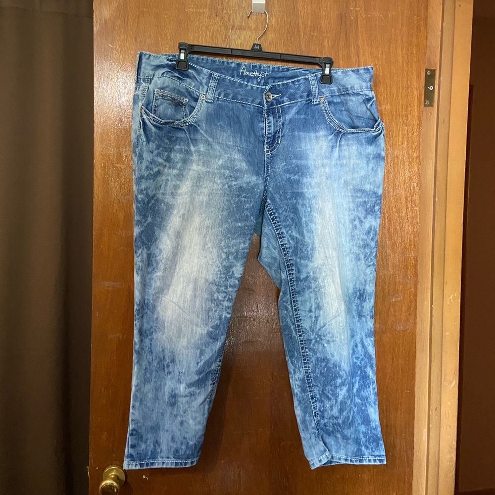 Stone washed capris